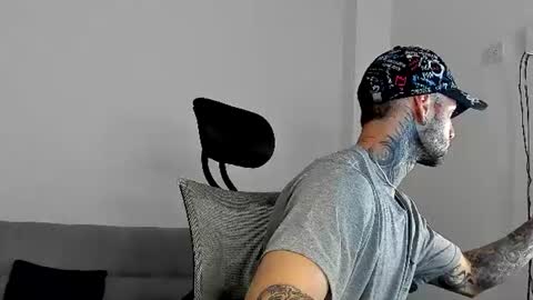Snapshot of _jamesleandros chatting on July 2026 05:10:02 PM jeison online show from July 2026 05:10:02 PM