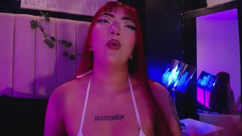 Snapshot of _johana18 chatting on December 2024 01:50:02 PM Mia online show from December 2024 01:50:02 PM