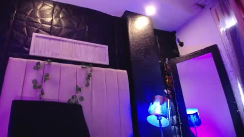 Snapshot of _johana18 chatting on December 2024 01:36:02 PM Mia online show from December 2024 01:36:02 PM