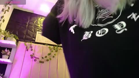 Snapshot of _johana18 chatting on January 2025 02:15:01 PM Mia online show from January 2025 02:15:01 PM