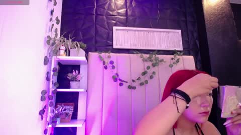 Snapshot of _johana18 chatting on January 2025 01:00:02 PM Mia online show from January 2025 01:00:02 PM