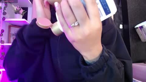 Snapshot of _johana18 chatting on February 2025 12:55:01 PM Mia online show from February 2025 12:55:01 PM