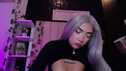 Snapshot of _johana18 chatting on February 2025 05:37:01 PM Mia online show from February 2025 05:37:01 PM