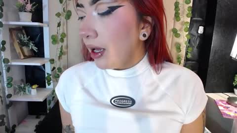 Snapshot of _johana18 chatting on February 2025 05:04:01 PM Mia online show from February 2025 05:04:01 PM