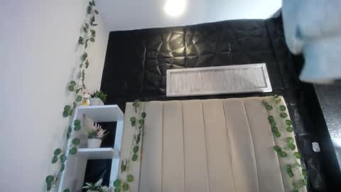 Snapshot of _johana18 chatting on March 2025 01:28:01 PM Mia online show from March 2025 01:28:01 PM