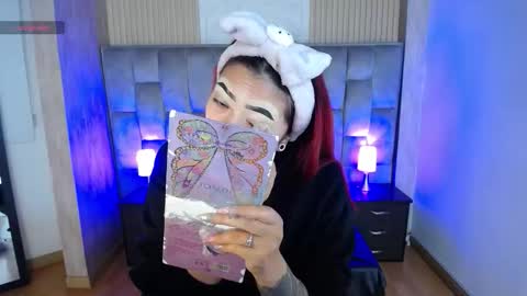 Snapshot of _johana18 chatting on October 2025 01:43:02 PM Mia online show from October 2025 01:43:02 PM