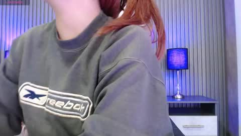 Snapshot of _johana18 chatting on November 2025 02:16:02 PM Mia online show from November 2025 02:16:02 PM