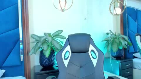 _julisweet_ online show from November 2025 12:16:02 PM