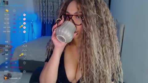 Snapshot of _just_a_queen_3 chatting on December 2025 05:09:02 PM _just_a_queen_3 online show from December 2025 05:09:02 PM