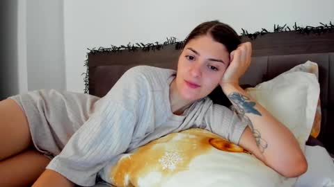 _just_a_simple_girl online show from October 2025 11:27:02 AM