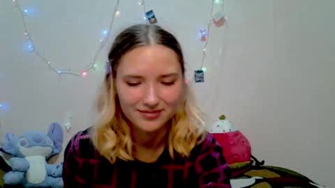 _kikiclark_ online show from October 2025 08:50:02 PM