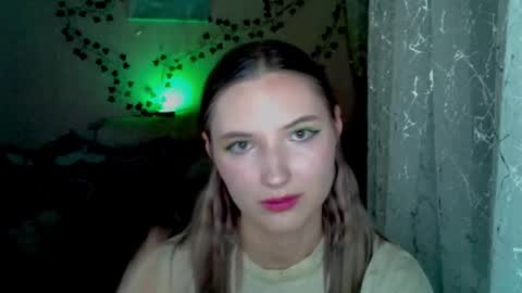 _kikiclark_ online show from November 2025 10:29:02 PM