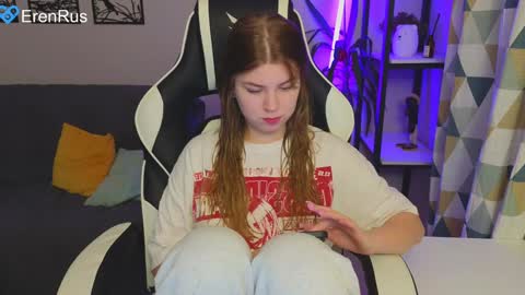 Snapshot of _kirieshka chatting on December 2024 02:09:01 PM Molly   Emily online show from December 2024 02:09:01 PM