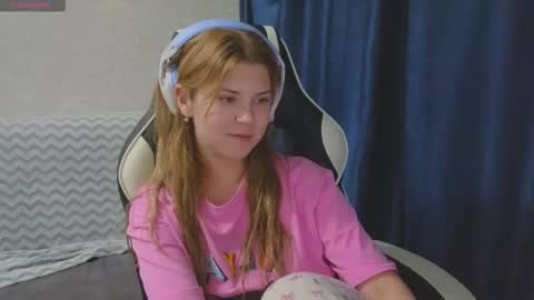 Snapshot of _kirieshka chatting on September 2025 07:05:01 PM Molly   Emily online show from September 2025 07:05:01 PM