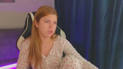 Snapshot of _kirieshka chatting on October 2025 09:32:01 AM Molly   Emily online show from October 2025 09:32:01 AM