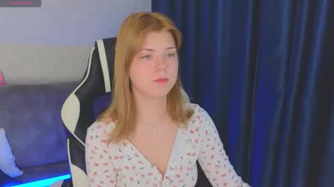 Molly   Emily online show from November 2025 06:23:02 AM