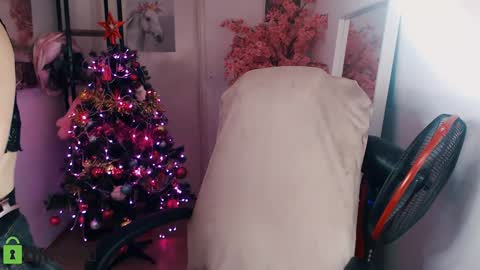 Snapshot of _kittyboo chatting on December 2024 02:51:01 AM Aleksa online show from December 2024 02:51:01 AM
