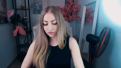 Snapshot of _kittyboo chatting on February 2025 11:02:01 AM Aleksa online show from February 2025 11:02:01 AM