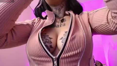 _kur0mi_ online show from February 2025 02:05:01 PM