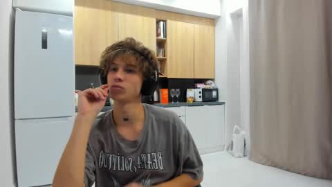 Snapshot of _kurt chatting on October 2025 12:44:02 AM Kurt online show from October 2025 12:44:02 AM