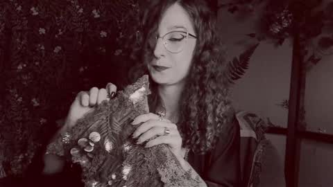 Snapshot of _lady_luna_ chatting on December 2024 02:04:01 AM Lady Luna online show from December 2024 02:04:01 AM