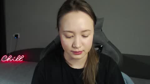 _lalune_ online show from November 2025 07:27:01 PM