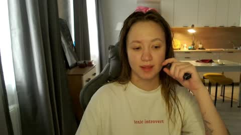 _lalune_ online show from April 2026 10:25:01 AM