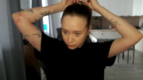 _lalune_ online show from April 2026 08:28:02 AM