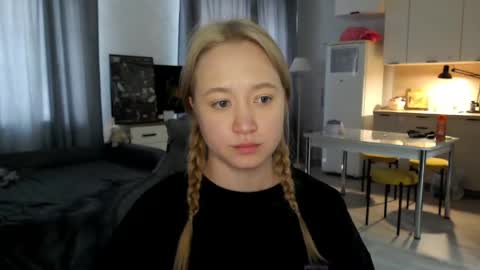 _lalune_ online show from May 2026 09:50:01 AM