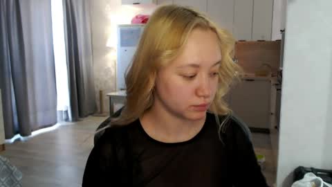 _lalune_ online show from May 2026 06:52:01 AM