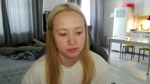 _lalune_ online show from May 2026 08:43:02 AM