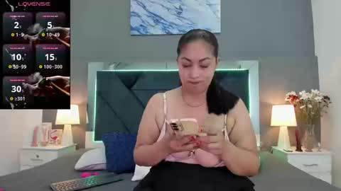 Lauralove online show from September 2025 08:21:01 PM