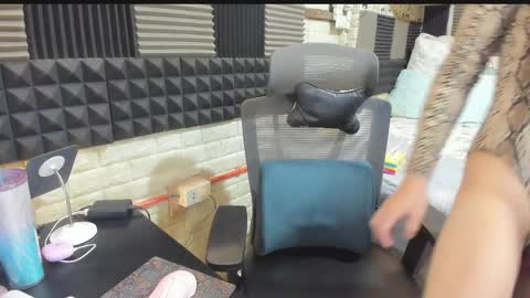 lexie online show from April 2026 04:46:01 AM