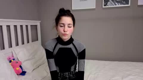 Emma online show from November 2025 05:50:02 PM