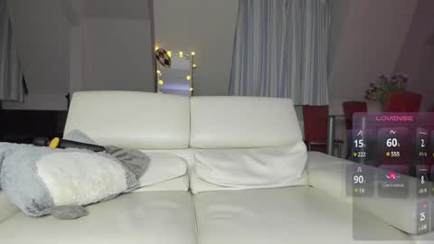 Snapshot of _little_minxxx_ chatting on February 2025 10:58:01 PM Julia online show from February 2025 10:58:01 PM