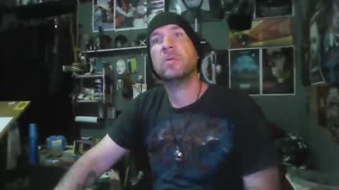 Snapshot of _longfellow chatting on November 2025 04:33:01 PM That guy online show from November 2025 04:33:01 PM