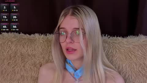 Monica online show from November 2025 09:30:02 PM