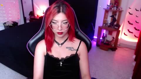 Queen.  Help me reach 100 thumbs up  online show from September 2025 08:52:02 PM