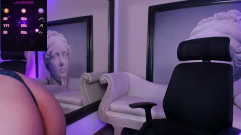 Snapshot of _luna_dupont_ chatting on January 2025 11:48:01 AM Luna online show from January 2025 11:48:01 AM