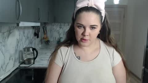 Snapshot of _mamma_mia_ chatting on December 2024 03:01:02 AM Kate online show from December 2024 03:01:02 AM