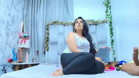 _marcela__ online show from December 2025 12:32:01 PM