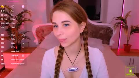 Snapshot of _mari_clark chatting on October 2025 11:36:01 PM Eva online show from October 2025 11:36:01 PM