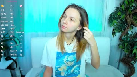 Snapshot of _mari_so chatting on November 2025 12:16:02 PM Scarlett online show from November 2025 12:16:02 PM