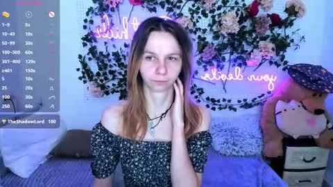 Snapshot of _mari_so chatting on December 2025 01:20:02 PM Scarlett online show from December 2025 01:20:02 PM