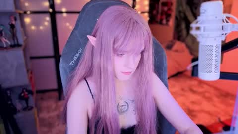 Mariko online show from November 2025 03:33:01 PM