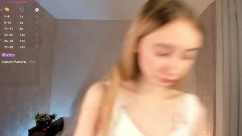  Gwen  online show from November 2025 04:12:02 AM