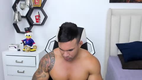 Snapshot of _matthew_santos_ chatting on January 2025 12:00:01 AM _matthew_santos_ online show from January 2025 12:00:01 AM