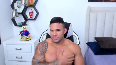 Snapshot of _matthew_santos_ chatting on February 2025 03:54:02 AM _matthew_santos_ online show from February 2025 03:54:02 AM