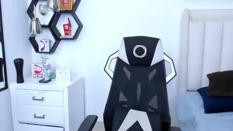 Snapshot of _matthew_santos_ chatting on February 2025 01:24:01 AM _matthew_santos_ online show from February 2025 01:24:01 AM