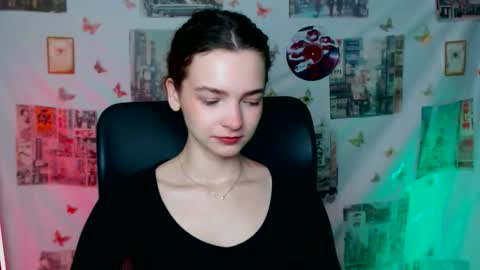 Susie online show from April 2026 06:52:01 AM